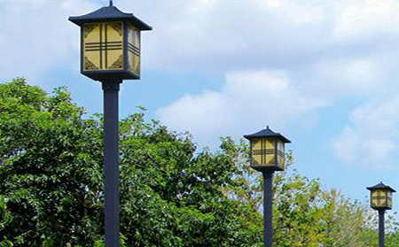 太阳能金银川路街道庭院灯怎么选亮度与续航更耐用