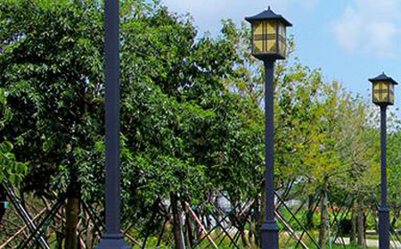 金银川路街道太阳能庭院灯价格为何差三倍？关键看这几点